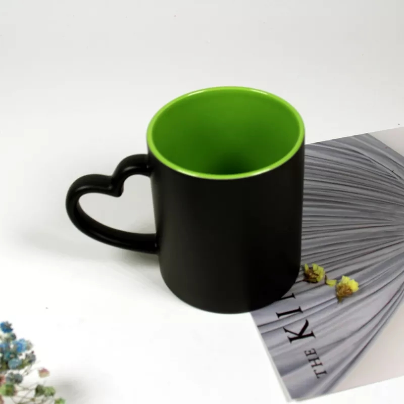 内彩心形手柄变色马克杯 (9)
